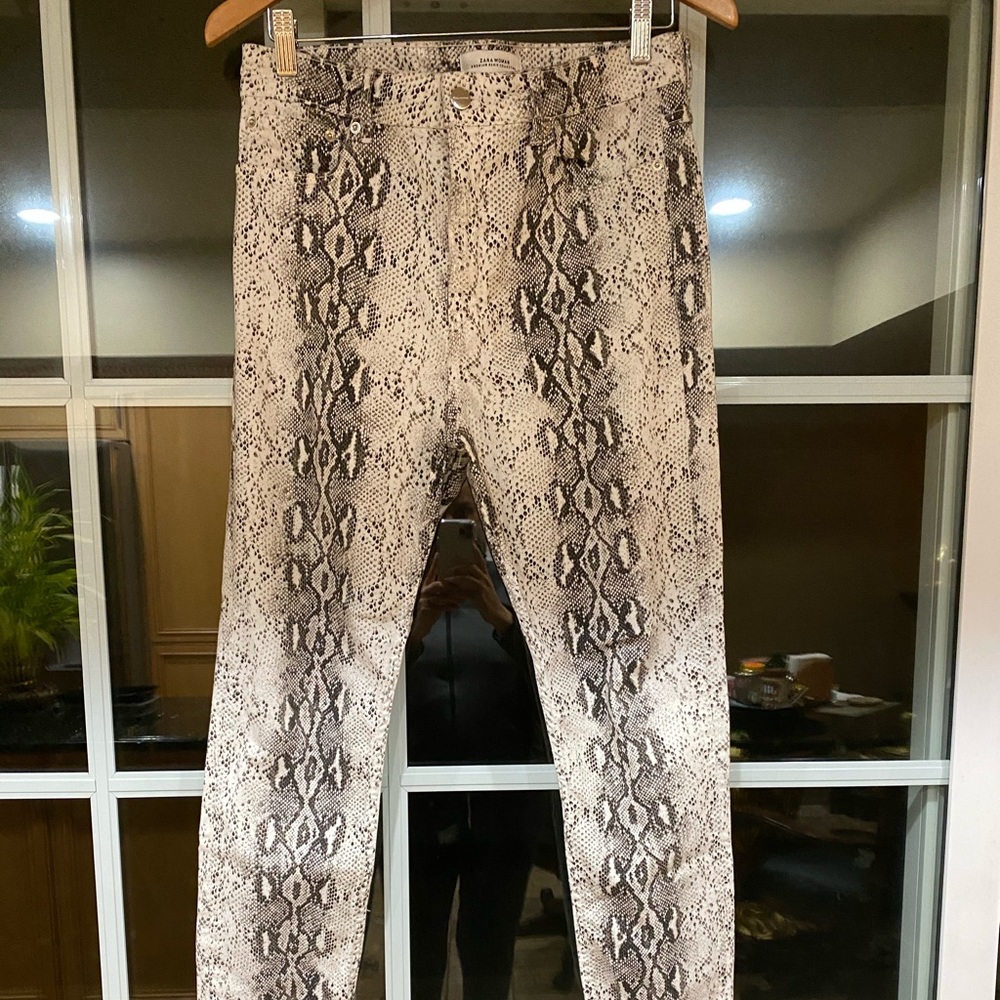 Sexy and comfortable python zara jeans